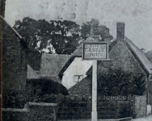 Castle Inn, North Crawley