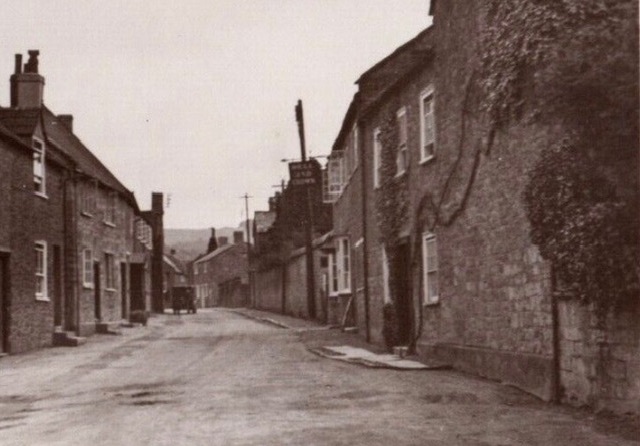 Bell & Crown, Beaminster