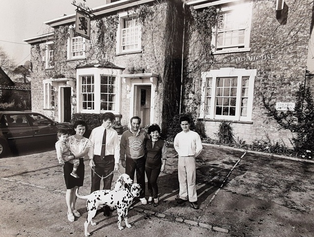 Red Lion, Bourton