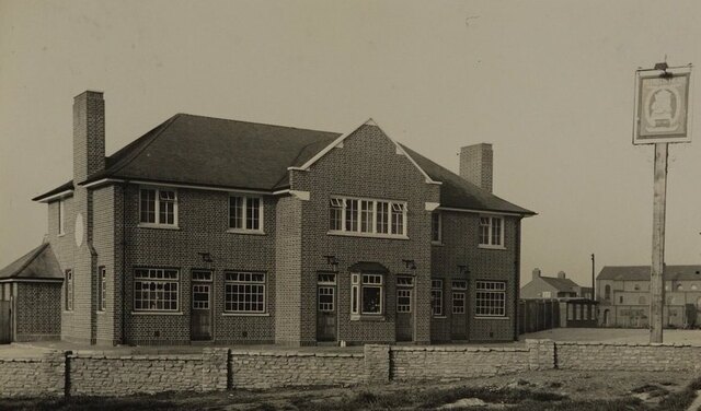 Alfreds Head, Hainault Alfreds Head, Hainault