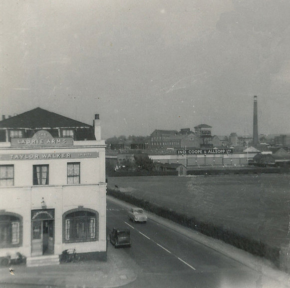 Laurie Arms, Romford