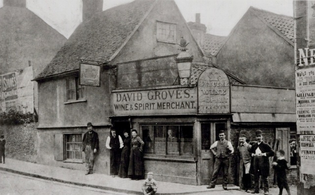 Little Crown, Chatham