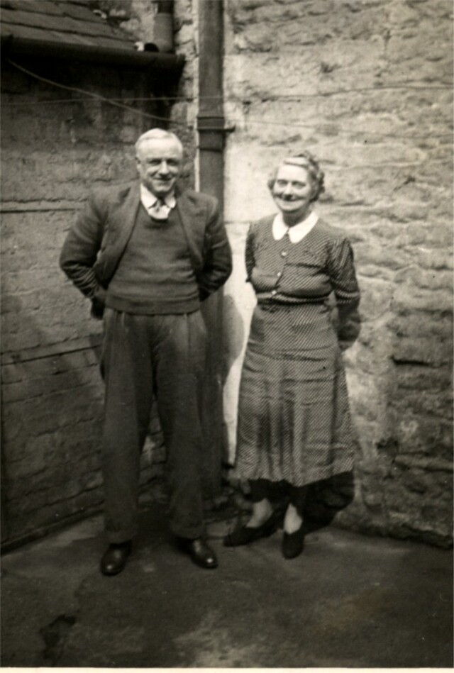 Hole In The Wall, Stamford