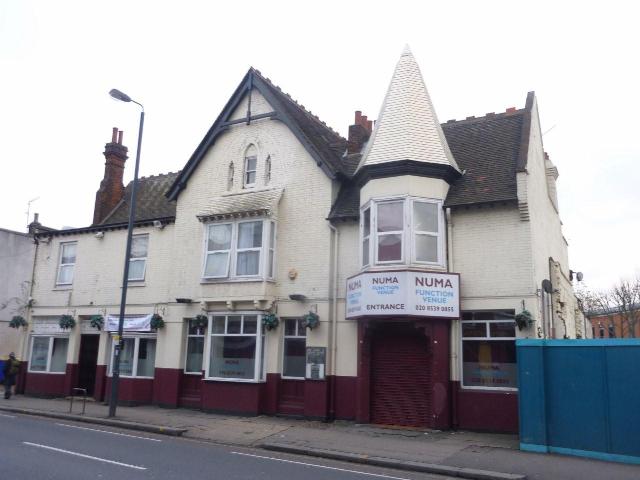 Three Blackbirds, Leyton, E10