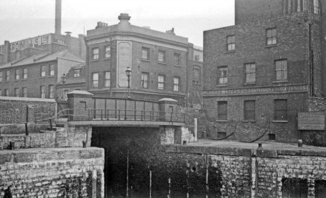 Bricklayers Arms, Poplar Bricklayers Arms, Poplar