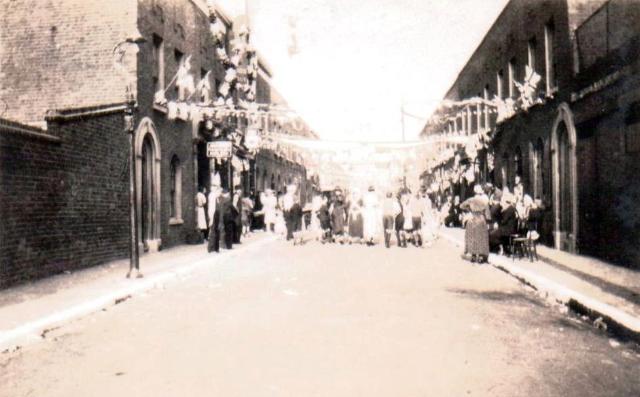 The Islanders, Poplar The Islanders, Poplar