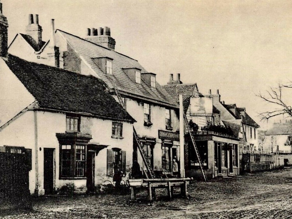 Red Lion, Colindale