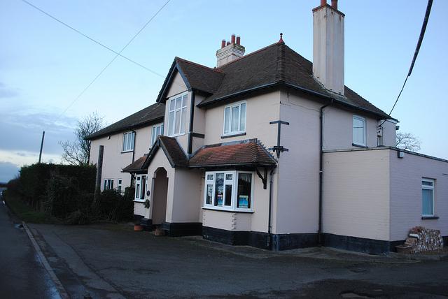 Red Lion, Clopton