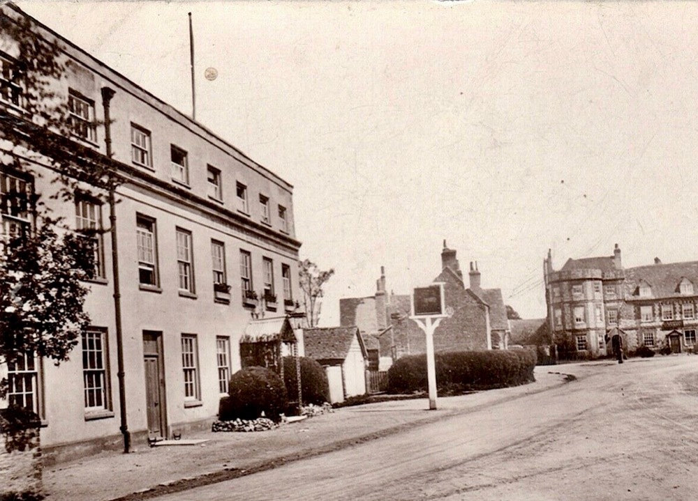 White Hart, Benson