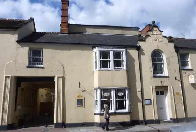 Red Lion, Crewkerne