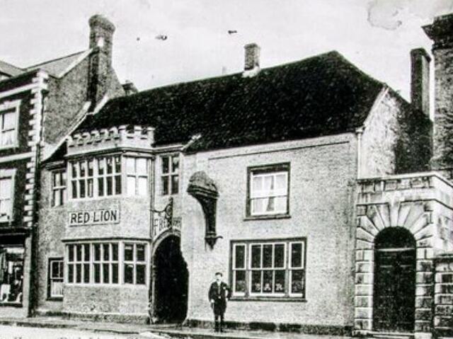 Red Lion, Glastonbury