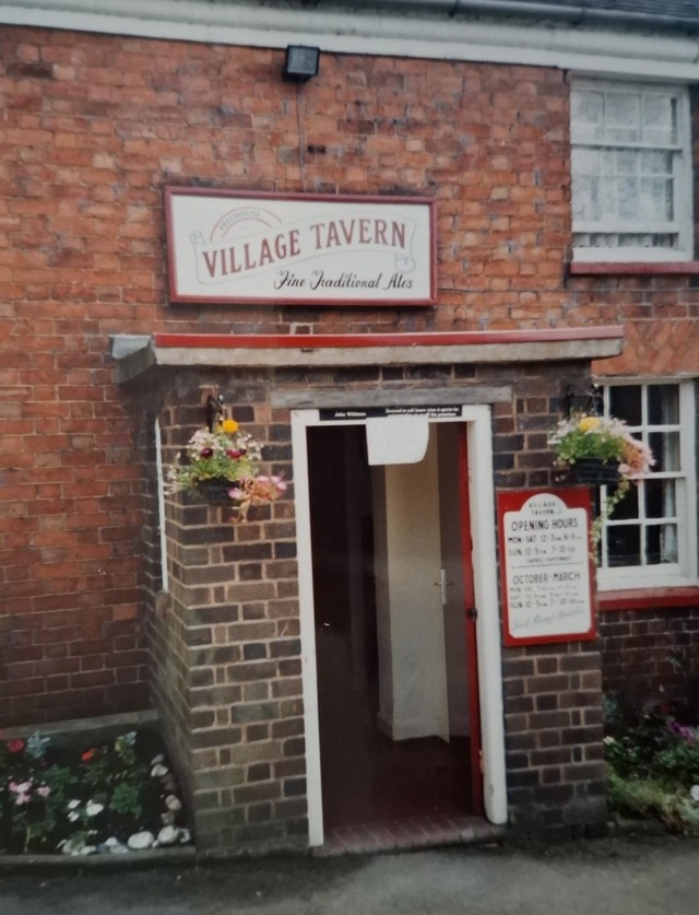 Village Tavern, Outwoods