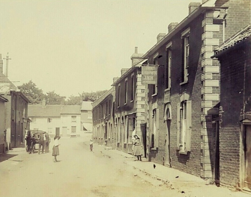 The Crown, Alderton