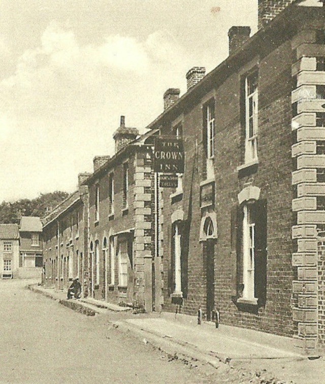 The Crown, Alderton