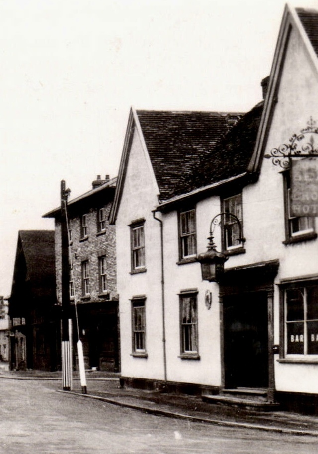 Bear & Crown, Clare