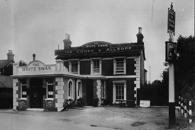 White Swan, Horley